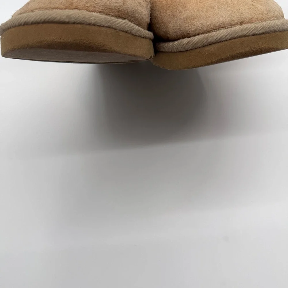 UGG item classic